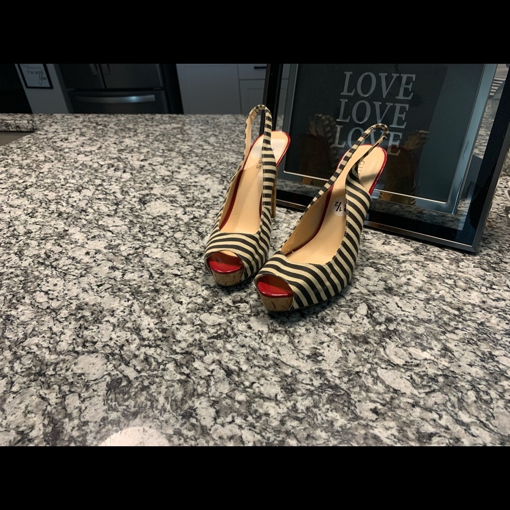 Guess Black and cream strips with a red outline